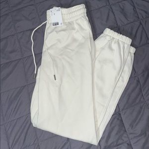 *NEVER WORN* H&M white sweatpants